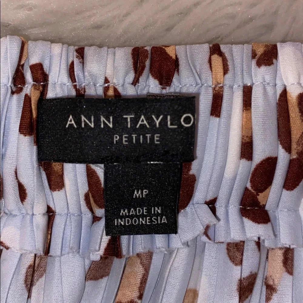 Sold* Ann Taylor Leopard Print Pleated Midi Skirt - Picture 7 of 8